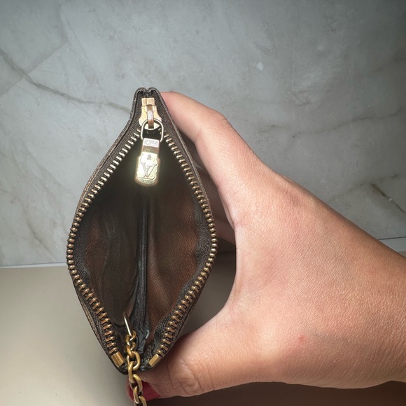 Louis Vuitton Brown Monogram Key Cles Holder - Picture 6 of 12